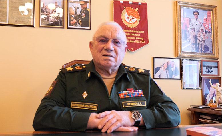 С наступающим новым — 2025 годом!