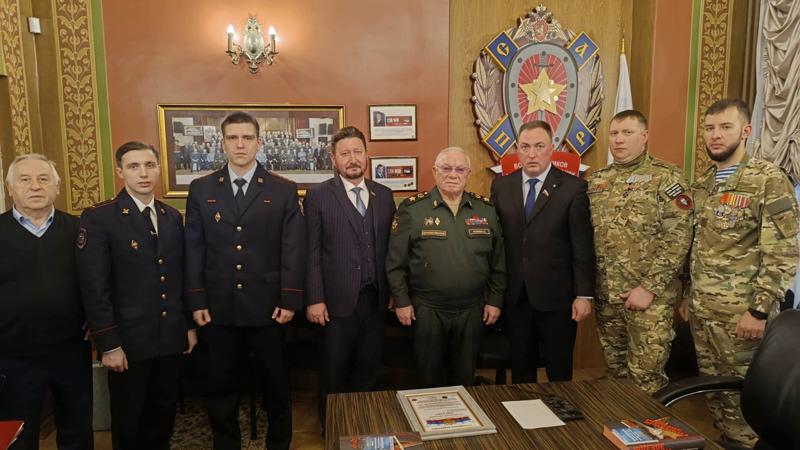 Встреча в клубе военачальников.